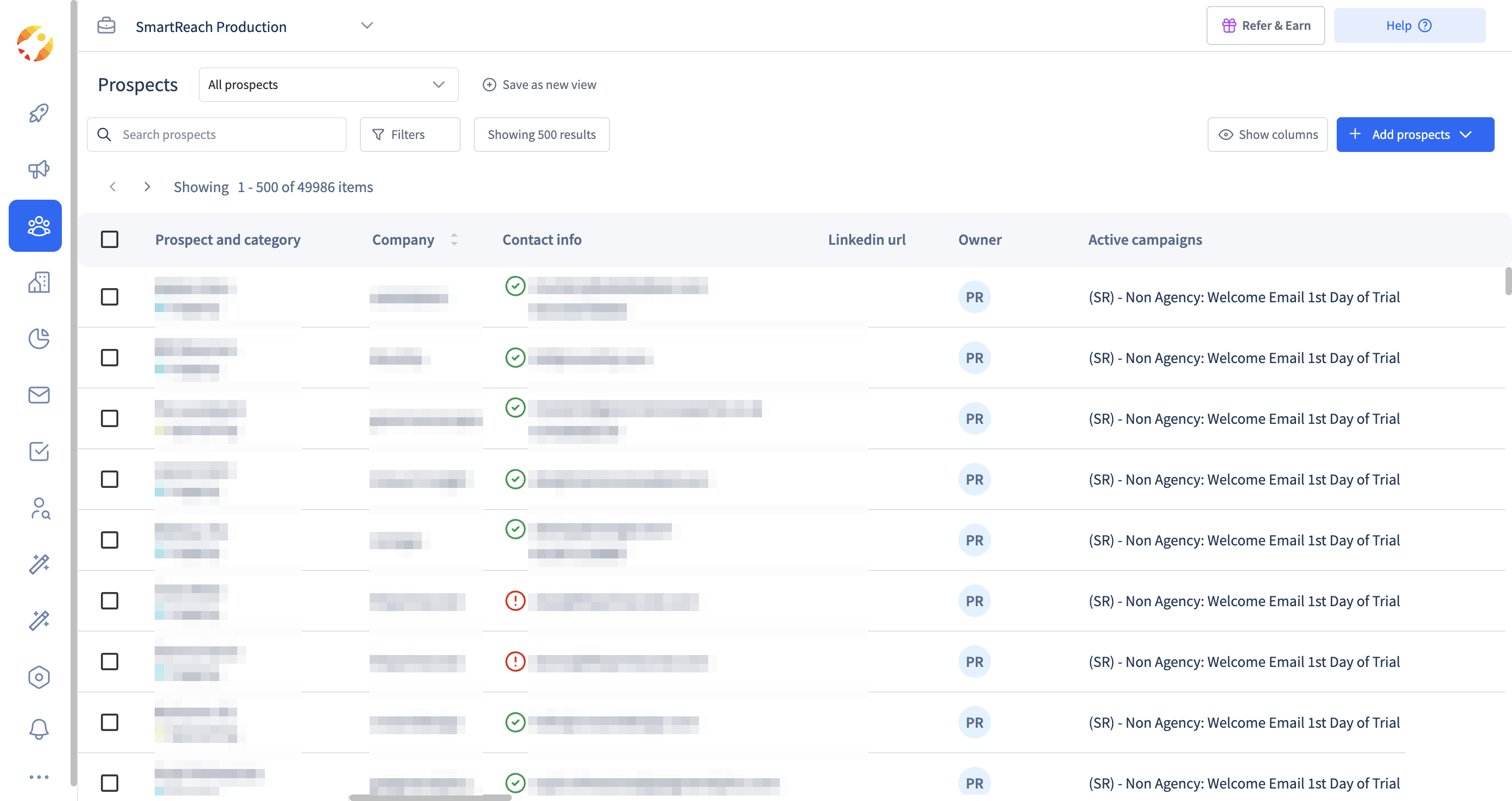 Validation icons on the SmartReach.io prospect list marking each email as valid or failed